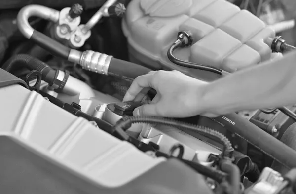 エンジンオイル点検