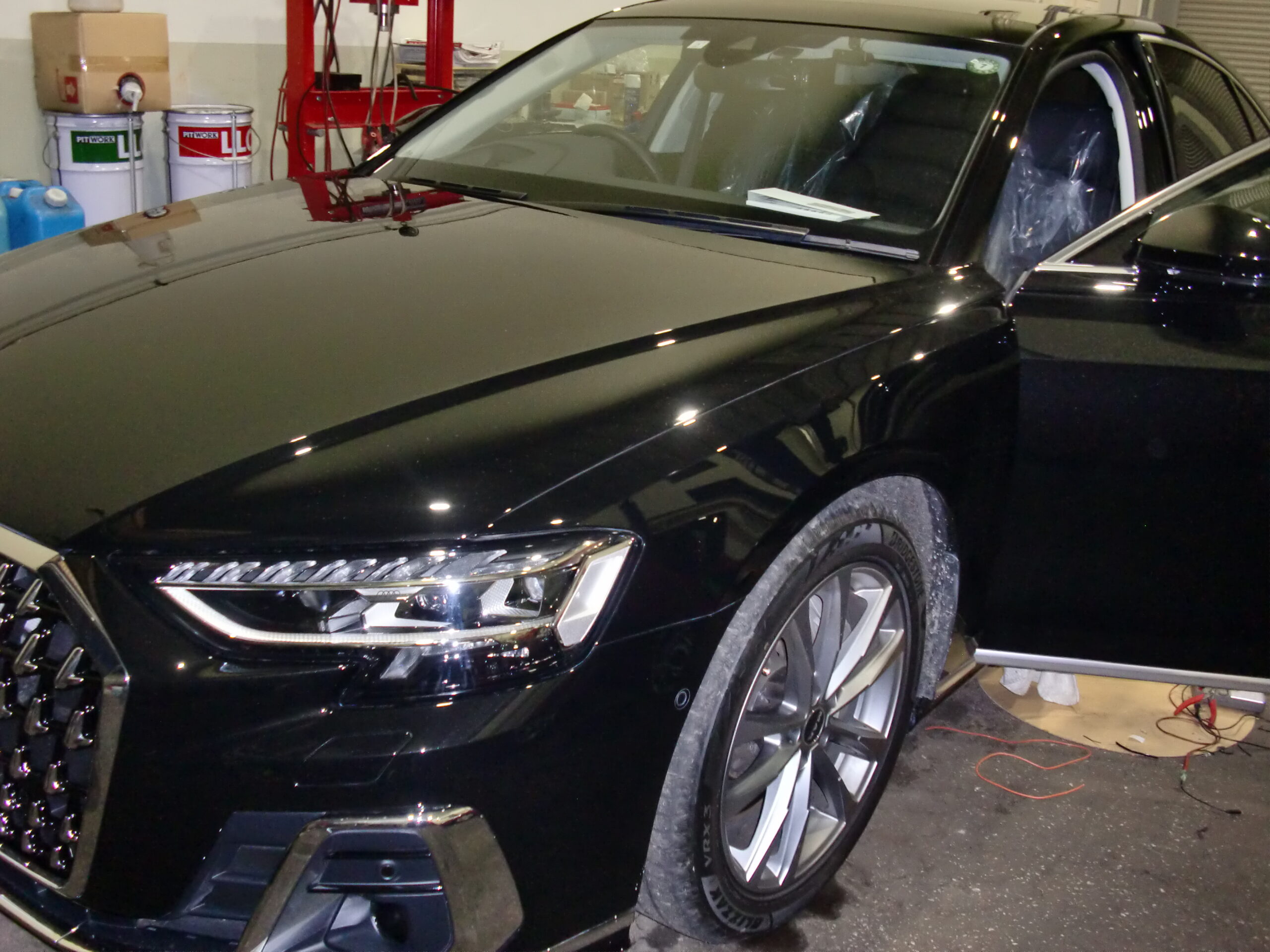 Audi A8 TVキャンセラー他取付